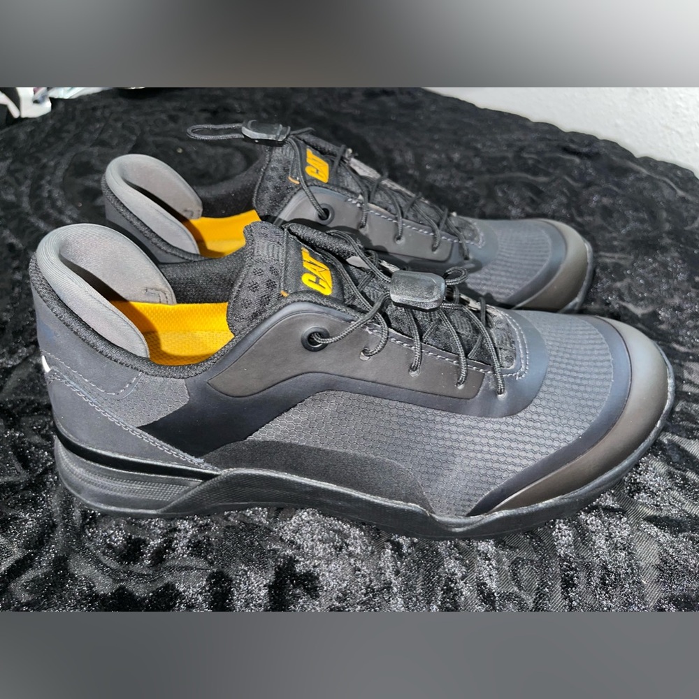 Women’s Caterpillar steel toe shoes NWOT